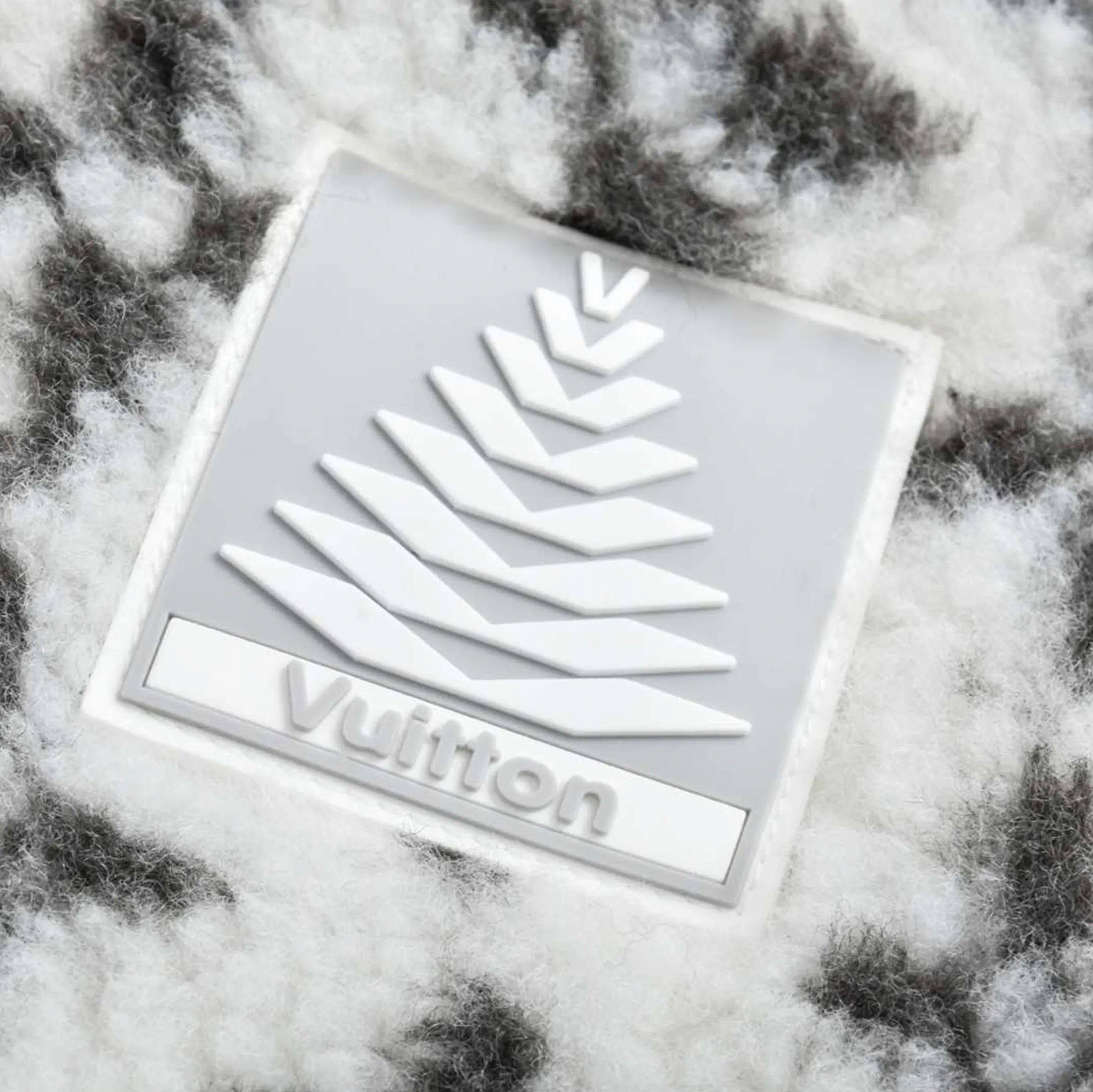 Louis Vuitton Ski Fleece Jacket – White & Black Monogram Gradient | Articluxery
